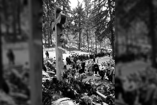 1991 m. Vilniaus Antakalnio kapinėse palaidoti sausio 13-ąją žuvę Lietuvos laisvės gynėjai.<br>P.Lileikio nuotr.
