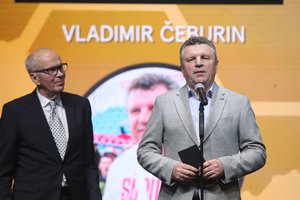 Po V. Čeburino perėjimo į varžovų pusę – karštos sirgalių reakcijos: nuo metų vagystės iki medinio futbolo