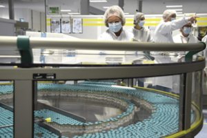 „BioNTech“ prognozuoja per 2021 metus pagaminsianti 2 mlrd. vakcinų nuo COVID-19 dozių