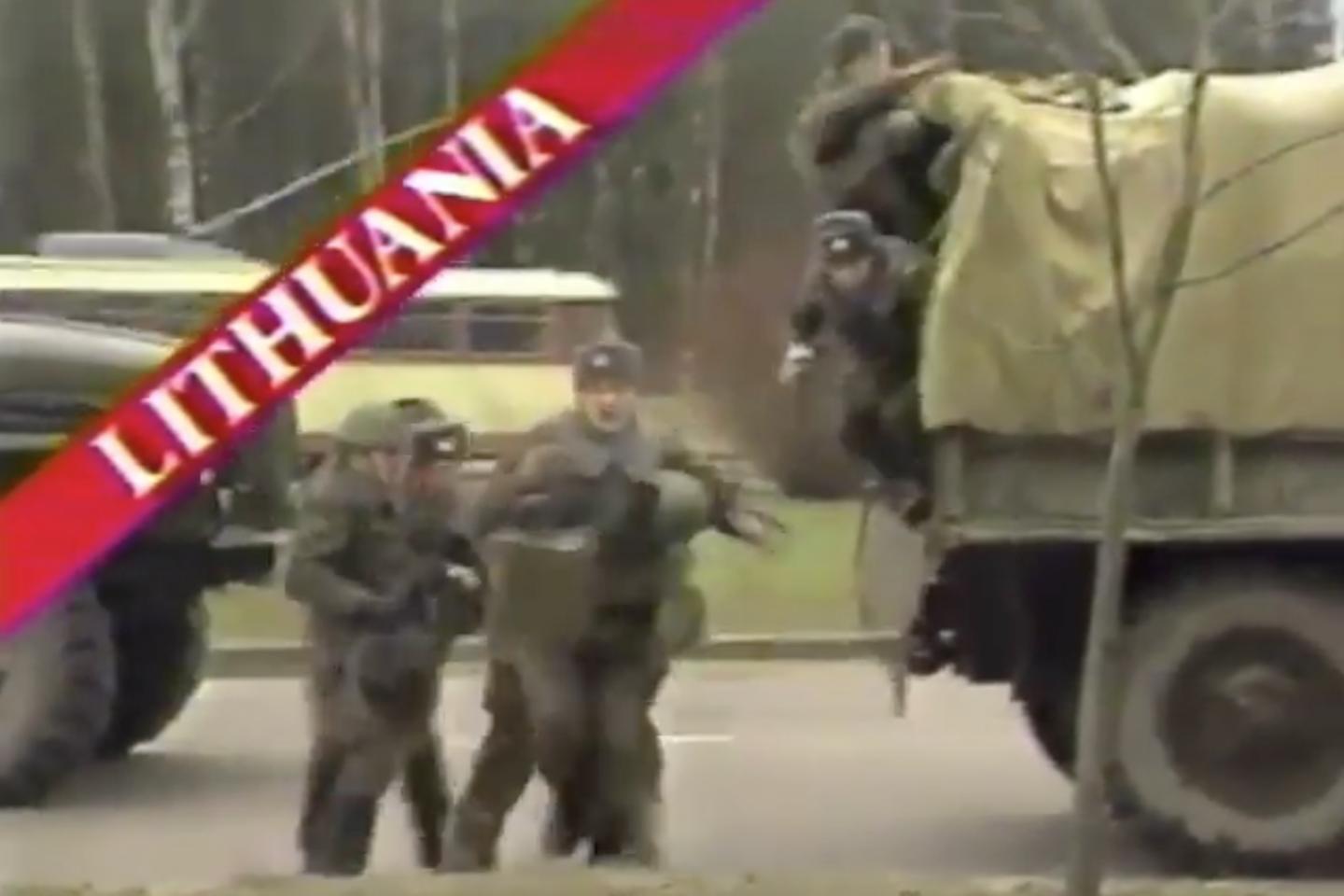 Sovietų žiaurumo šokiruoti užsienio korespondentai skubėjo informuoti pasaulį.<br>Stopkadras