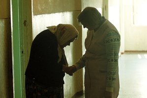 Italijoje koronavirusu užsikrėtė daugiau kaip 20 pirmą skiepą gavusių senelių namų gyventojų