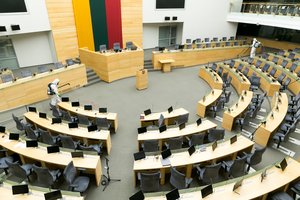 Parlamentarai pirmą kartą posėdžiaus nuotoliniu būdu