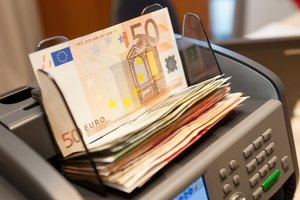 Ekspertai sako: euro zonos ekonomika vėl gali patekti į recesiją