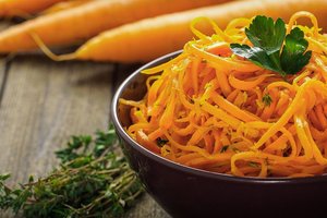 Korėjietiškos morkų salotos: pigu ir labai naudinga