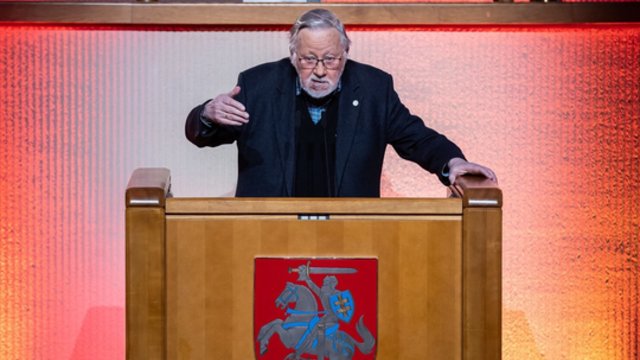 V. Landsbergis prisiminė Sausio 13-osios naktį: raudonoji melo imperija lūžo Lietuvoje