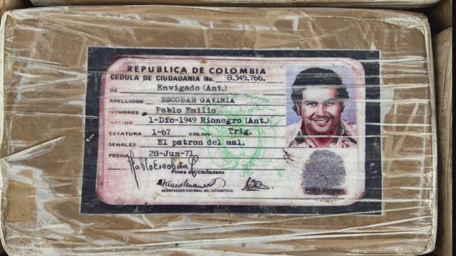 Jūroje sulaikyta narkotikų kontrabanda: ant paketų – P. Escobaro atvaizdas