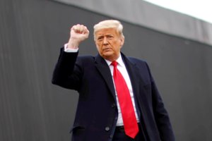 Paslaptingas D. Trumpo kalbėjimas: ar apkalta atsisuks prieš J. Bideną?