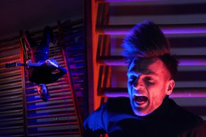 Ekstremaliai atlikdamas savo „Eurovizinę“ dainą Voldemars per plauką išvengė traumos