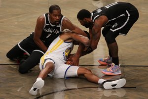 „Nets“ maišo NBA kortas: ar gali naujasis didysis trejetas triumfuoti šį sezoną?