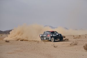 2021 metų Dakaro ralyje B. Vanagas liko šalia 10-uko, A. Gelažninkas nugalėjo „vienišių“ klasėje