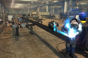 Veiklą stabdanti statybų įmonė Žemaitijoje atleidžia 100 žmonių