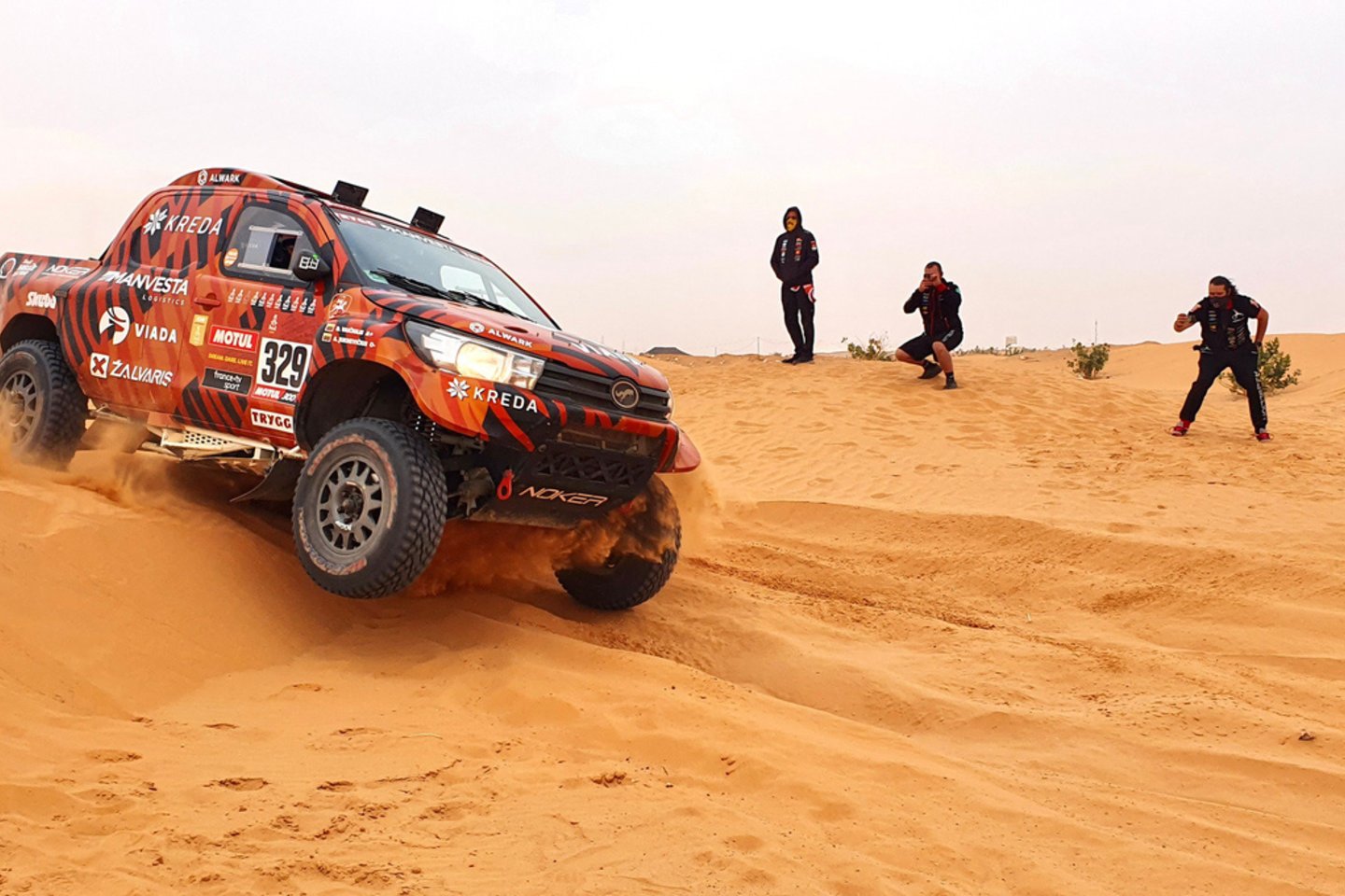 Viskas, kas prasideda, kada nors ir baigiasi. Legendinis Dakaro ralis baigėsi ten, kur prieš beveik porą savaičių ir prasidėjo, – vasariškoje Džidoje.<br>V.Dranginio nuotr.