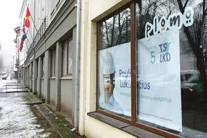 Viceministro mintyse – praėję Seimo rinkimai: ligi šiol Kaune į praeivius žvelgia iš didelio plakato