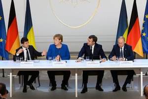 V. Zelenskis su A. Merkel kalbėjosi apie konflikto Donbase sureguliavimą