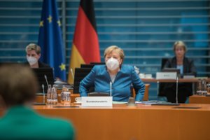 Vokietijos kanclerė A. Merkel prieš partijos lyderio rinkimus palaiko centristinę liniją