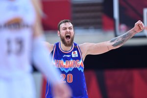Donatas Motiejūnas šėlsta Kinijoje ir toliau