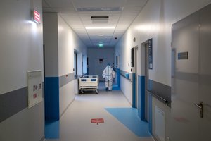 Lietuvoje – 476 nauji užsikrėtimai koronavirusu, pranešta apie 24 mirtis, paskiepyti – 43 