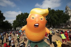 Londono muziejus įsigijo pripučiamą „Kūdikį Trumpą“