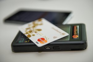 Pavedimo paskirtyje vieną žodį pavartojęs pirkėjas sulaukė banko perspėjimo: tai netoleruotina