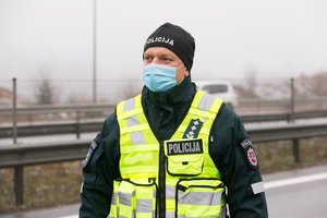 COVID-19 sergantis vyras siunčiamas į teismą: ne tik patraukė į parduotuvę, bet ir kaukės nesidėjo