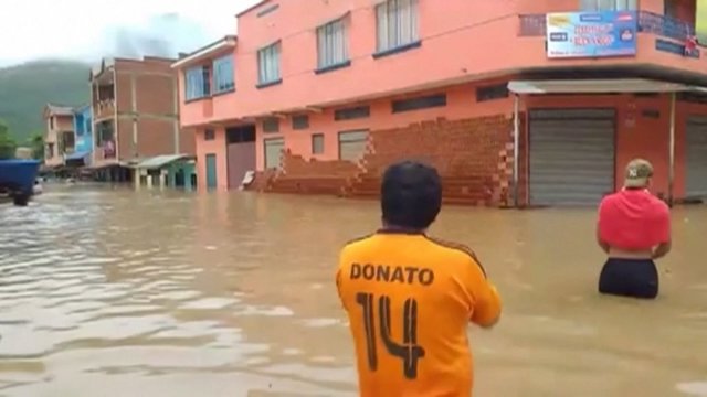 Potvyniai Bolivijos gatves pavertė upėmis: namus paliko tūkstančiai žmonių