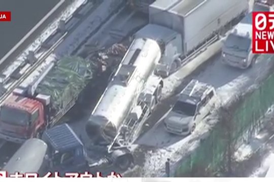 Japonijoje – milžiniško masto avarija: greitkelyje susidūrė bemaž 130 automobilių