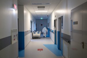 Viltis, kad artėjama prie antros COVID-19 bangos pabaigos, vis realesnė