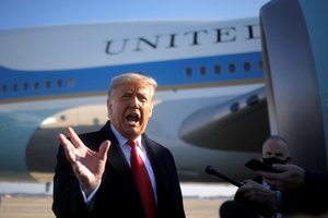 Iranas paskelbė sankcijų D. Trumpui ir jo administracijos nariams