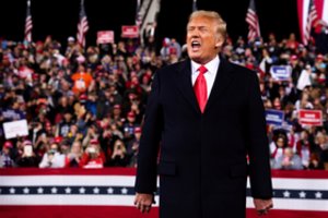 Žvilgsnis į Donaldo Trumpo kadenciją: populiarius sprendimus nuolatos lydėjo skandalai