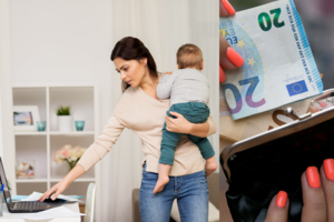 Pasikeitusi vaiko priežiūros išmokų tvarka nudžiugins daugybę tėvų: gali gauti papildomų pajamų