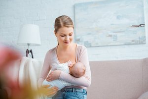 Tyrimas parodė, kuo tiksliai kūdikiams yra naudingas maitinimas krūtimi