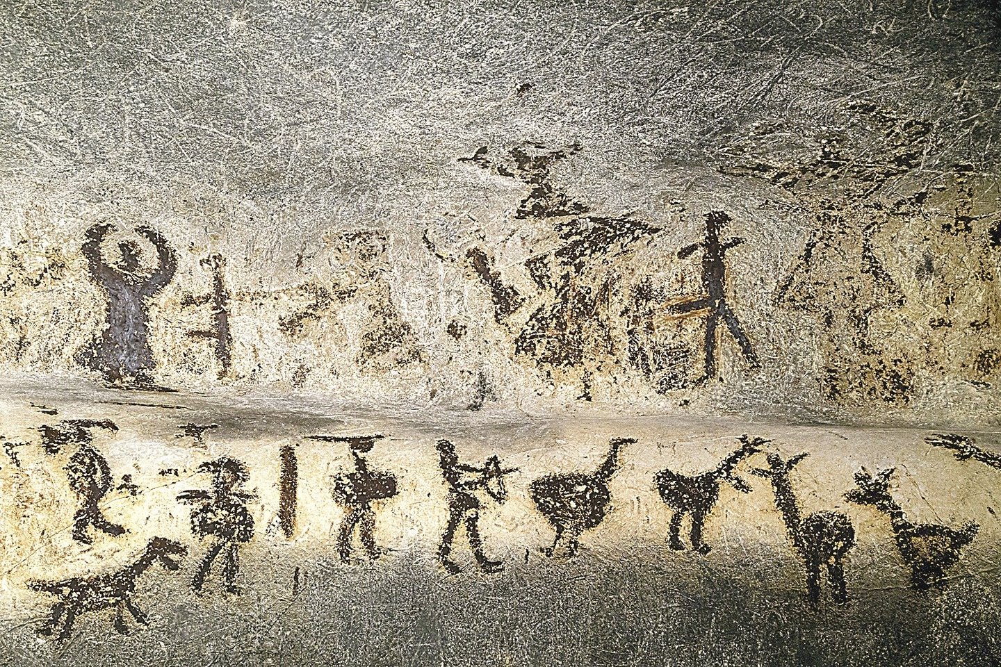 Pirmieji piešiniai dažais buvo piešiami ant urvų sienų.<br>123rf nuotr.