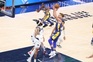 Lietuvis prieš latvį: įspūdingą D. Sabonio žaidimą nugesino K. Porzingio netikėtai galingas šou