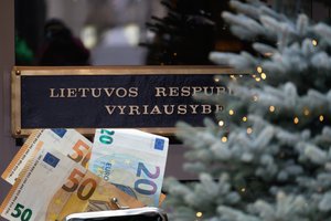 Akis bado algų keistenybės: daugelio ministerijų pavaldiniai ėmė uždirbti daugiau už vadovus