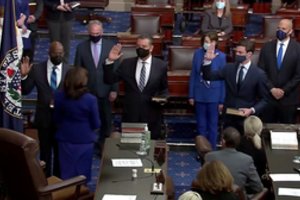 Prisiekus Džordžijoje išrinktiems politikams, JAV Senato kontrolę perėmė demokratai