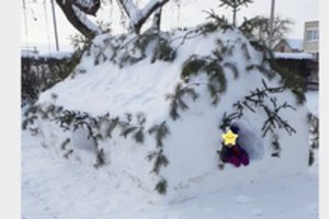 Jono pastatytas namas džiugina ne tik  jo anūkus, bet ir viso kaimo vaikus