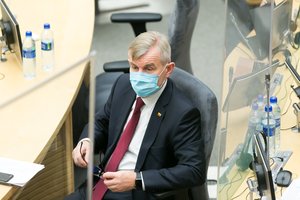 V. Pranckietis panaikino leidimų darbui su slapta informacija prievolę komitetų vadovams