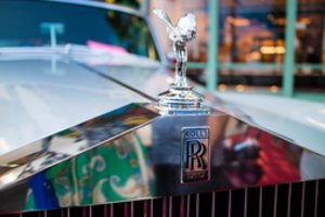 „Rolls-Royce“ jau ruošia savo pirmąjį elektromobilį – jis nustebins ir baterijos talpa