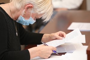 Pinigų stygiumi besiskundžiančiai N. Venckienei teismas patarė eiti dirbti 