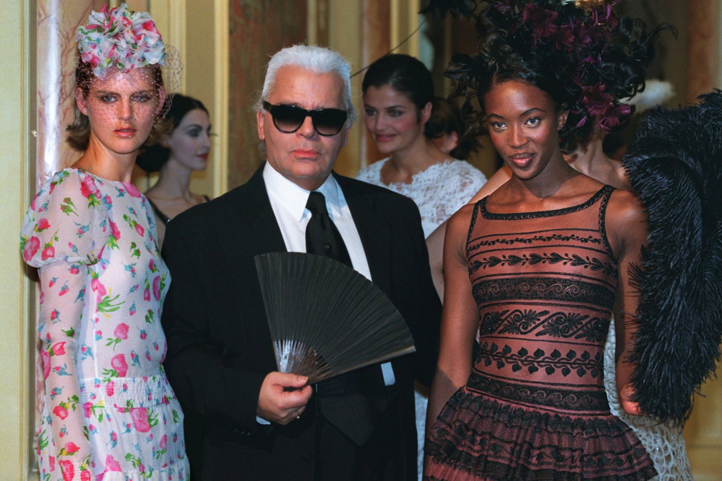 Stella Tennant, Karlas Lagerfeldas ir Naomi Campbell.<br>Reuters/Scanpix nuotr.