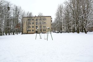 Savivaldybės dovana kauniečių vaikai džiaugėsi trumpai: žaidimų aikštelė paslėpta