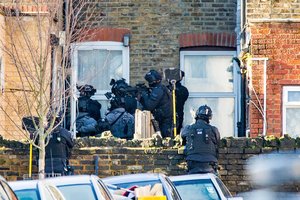 Policija surengė reidą mokykloje, kur švęsti vestuvių susirinko 400 žmonių