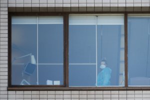 Varšuva užsipuolė Londoną dėl į komą patekusio lenko: medikai tvirtina, kad vyras neatsibus