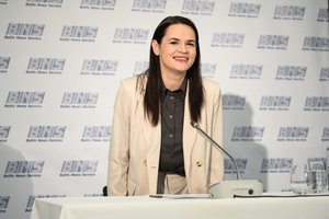  Opozicijos lyderė S. Cichanouskaja grįžti į Baltarusiją kol kas neplanuoja