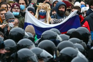 Žinia iš Rusijos protestų sūkurio: pergalės trimitai – per ankstyvi