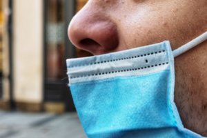 Su koronaviruso banga kilo dar viena epidemija: paaiškino, kaip elgtis su „antivakseriais“