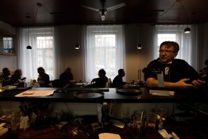 Protestuodami prieš karantino apribojimus, Čekijoje duris atvėrė dešimtys restoranų