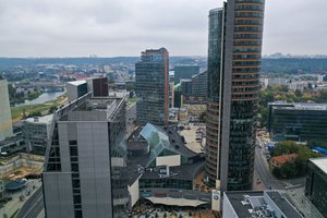 Dėl 2 metrų keletą metų po teismus tampę savivaldybę prokurorai išsisėmė – pastatas kils