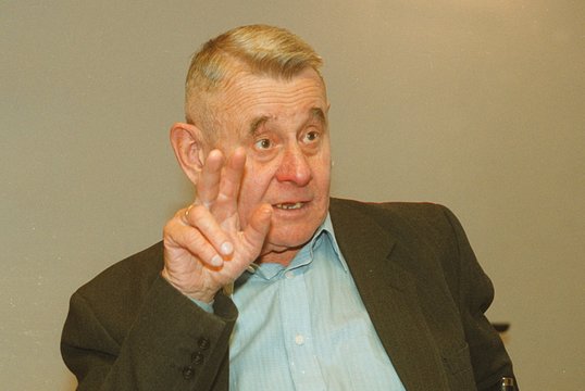 2020 m. mirė istorikas, Nacionalinės premijos laureatas Edvardas Gudavičius (90 m.).<br>R.Jurgaičio nuotr.