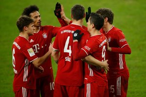 „Bayern“ Vokietijoje sutriuškino „Schalke“ futbolininkus